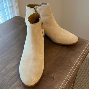 Woman’s Jack Rodgers Bailee Suede Bootie.